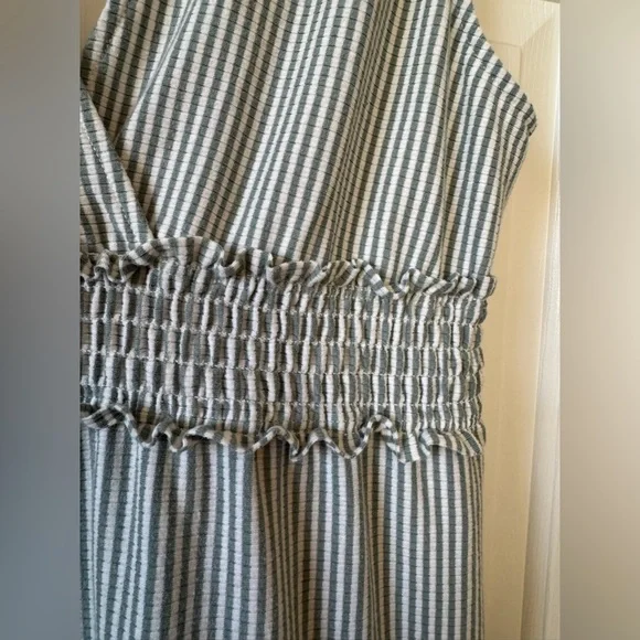 American Eagle Outfitters Green Sleeveless V-Neck Sundress - Picture 8 of 13